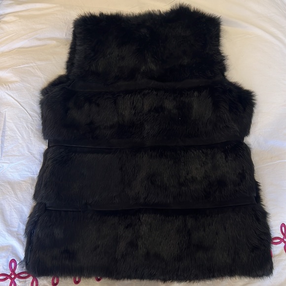 Linda Richard’s black fur very suede detail - Picture 4 of 6